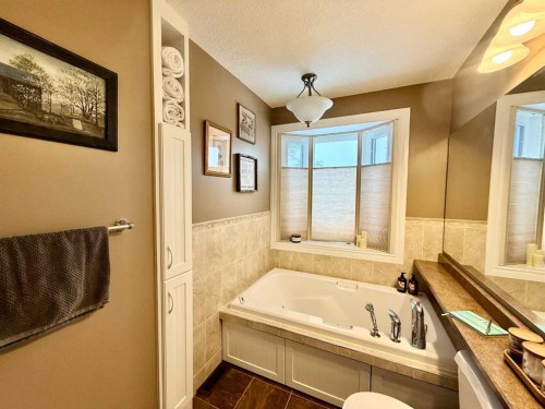 1621 4 Avenue, Wainwright, AB - Indoor Photo Showing Bathroom