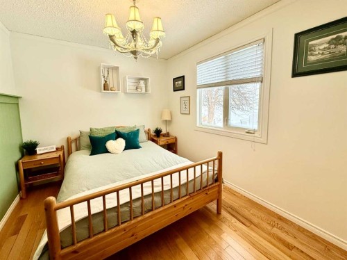 1621 4 Avenue, Wainwright, AB - Indoor Photo Showing Bedroom