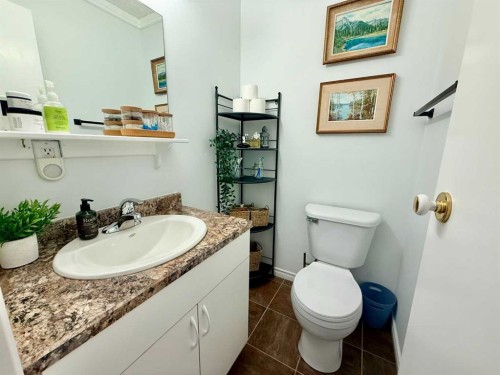 1621 4 Avenue, Wainwright, AB - Indoor Photo Showing Bathroom