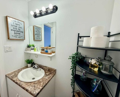 1621 4 Avenue, Wainwright, AB - Indoor Photo Showing Bathroom