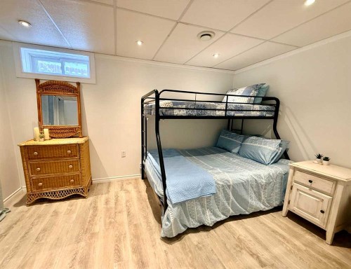 1621 4 Avenue, Wainwright, AB - Indoor Photo Showing Bedroom