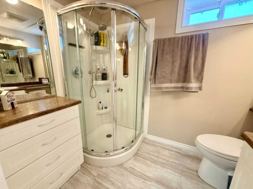 1621 4 Avenue, Wainwright, AB - Indoor Photo Showing Bathroom