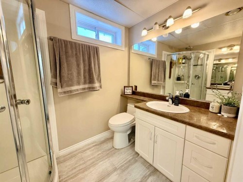 1621 4 Avenue, Wainwright, AB - Indoor Photo Showing Bathroom