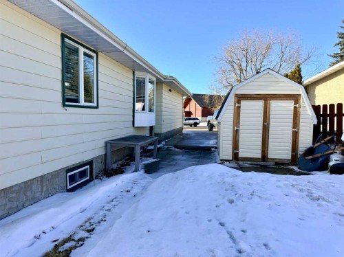 1621 4 Avenue, Wainwright, AB - Outdoor With Exterior