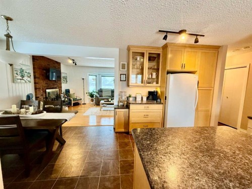 1621 4 Avenue, Wainwright, AB - Indoor Photo Showing Kitchen