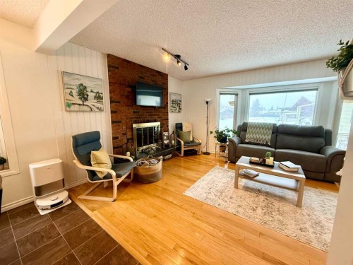 1621 4 Avenue, Wainwright, AB - Indoor Photo Showing Living Room With Fireplace