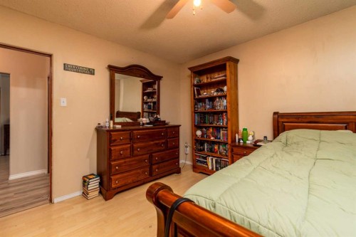 4813 46 Street, Lloydminster, SK - Indoor Photo Showing Bedroom