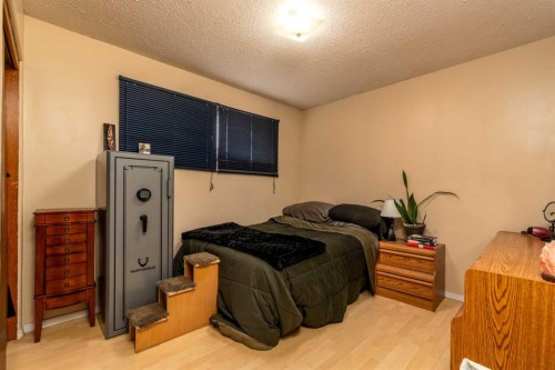 4813 46 Street, Lloydminster, SK - Indoor Photo Showing Bedroom