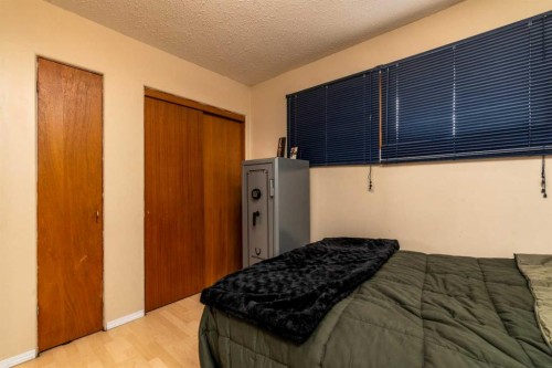 4813 46 Street, Lloydminster, SK - Indoor Photo Showing Bedroom