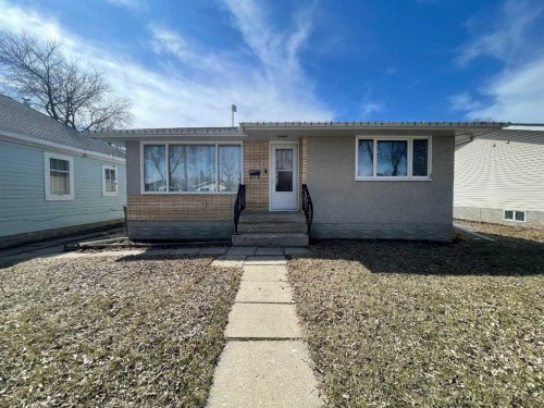 4813 46 Street, Lloydminster, SK - Outdoor