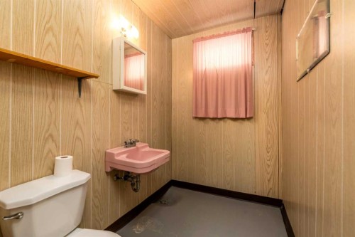 4813 46 Street, Lloydminster, SK - Indoor Photo Showing Bathroom