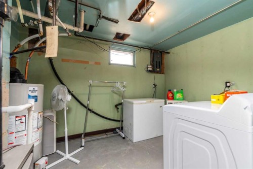 4813 46 Street, Lloydminster, SK - Indoor Photo Showing Laundry Room