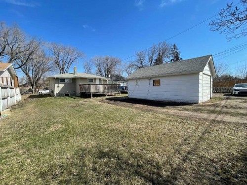 4813 46 Street, Lloydminster, SK - Outdoor