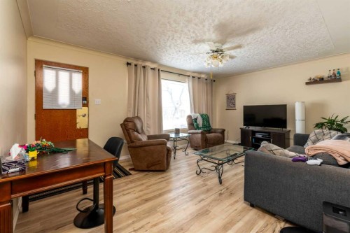 4813 46 Street, Lloydminster, SK - Indoor Photo Showing Living Room