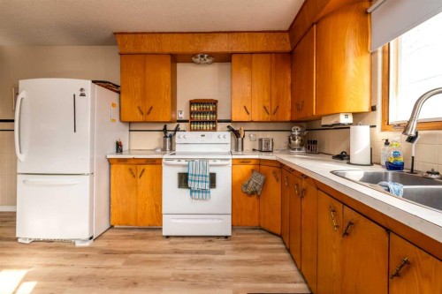 4813 46 Street, Lloydminster, SK - Indoor Photo Showing Kitchen
