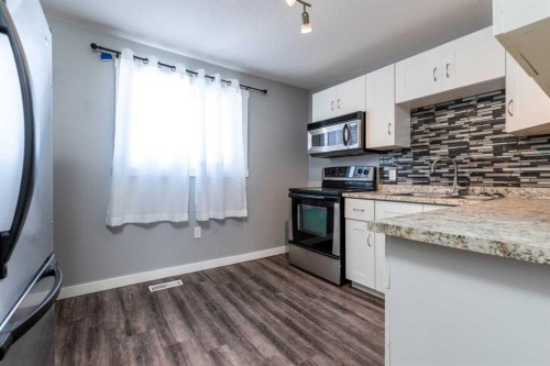 4535 47 Street, Lloydminster, SK - Indoor Photo Showing Kitchen