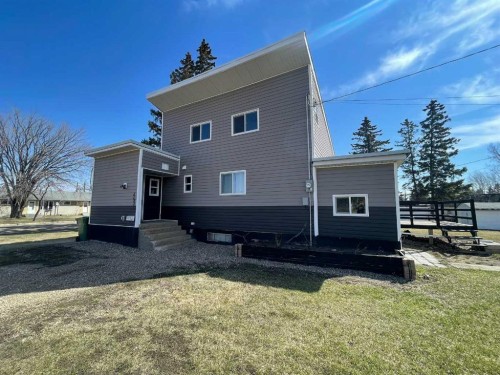 4535 47 Street, Lloydminster, SK - Outdoor