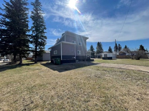 4535 47 Street, Lloydminster, SK - Outdoor