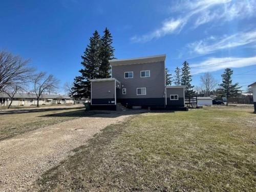 4535 47 Street, Lloydminster, SK - Outdoor