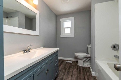 4535 47 Street, Lloydminster, SK - Indoor Photo Showing Bathroom