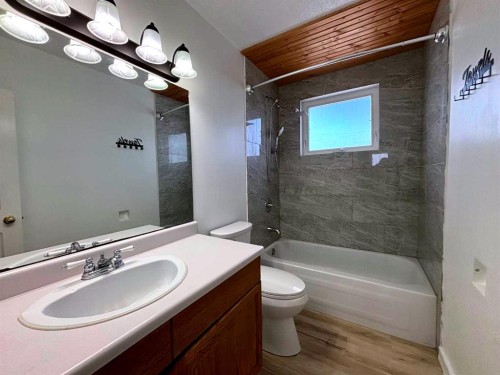 88-305 5 St., Wainwright, AB - Indoor Photo Showing Bathroom
