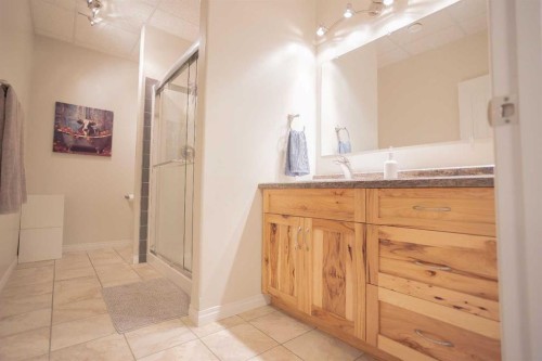 2413 7 Avenue, Wainwright, AB - Indoor Photo Showing Bathroom