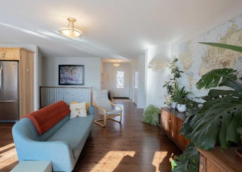 2413 7 Avenue, Wainwright, AB - Indoor Photo Showing Living Room