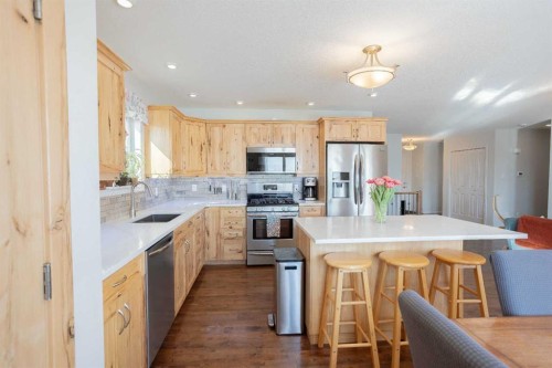 2413 7 Avenue, Wainwright, AB - Indoor Photo Showing Kitchen With Upgraded Kitchen