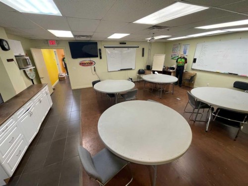 4805 32 Street Se, Calgary, AB 