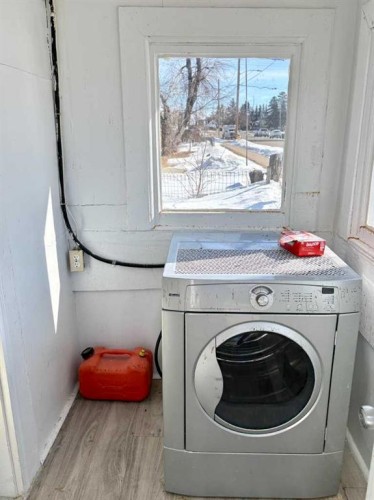 5310 46 Avenue, Vermilion, AB - Indoor Photo Showing Laundry Room