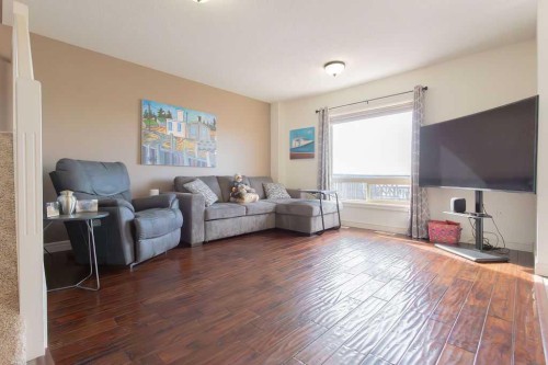 822 28 Street, Wainwright, AB - Indoor Photo Showing Living Room