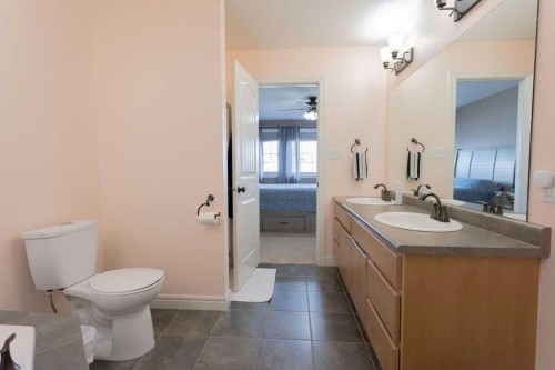 822 28 Street, Wainwright, AB - Indoor Photo Showing Bathroom