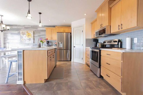 822 28 Street, Wainwright, AB - Indoor Photo Showing Kitchen