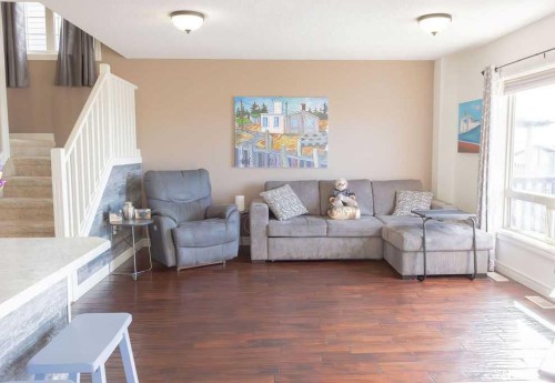 822 28 Street, Wainwright, AB - Indoor Photo Showing Living Room