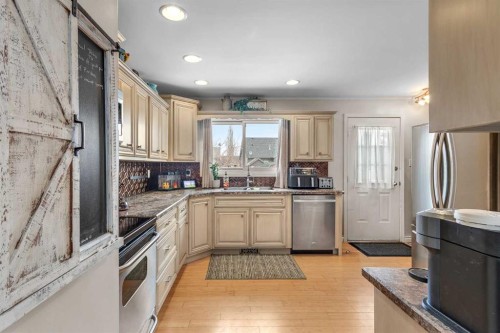4812 53 Avenue, Kitscoty, AB - Indoor Photo Showing Kitchen With Upgraded Kitchen