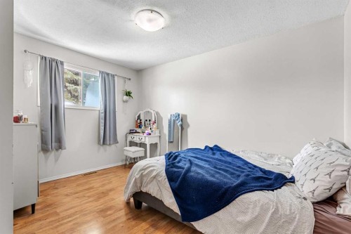 4812 53 Avenue, Kitscoty, AB - Indoor Photo Showing Bedroom