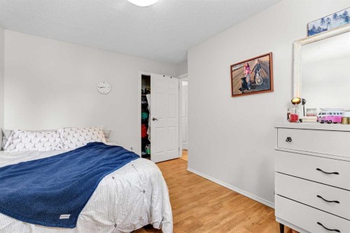 4812 53 Avenue, Kitscoty, AB - Indoor Photo Showing Bedroom