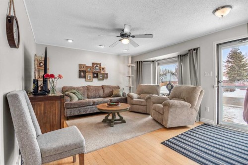 4812 53 Avenue, Kitscoty, AB - Indoor Photo Showing Living Room