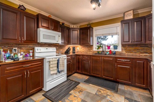 3410 54 Avenue, Lloydminster, AB - Indoor Photo Showing Kitchen