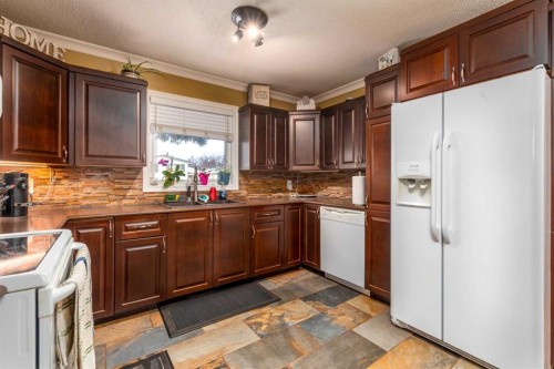 3410 54 Avenue, Lloydminster, AB - Indoor Photo Showing Kitchen
