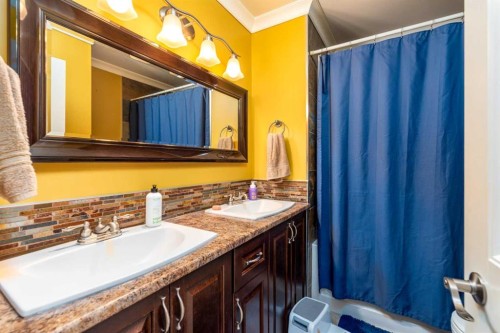 3410 54 Avenue, Lloydminster, AB - Indoor Photo Showing Bathroom