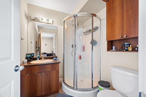 2305 61 A Avenue, Lloydminster, AB - Indoor Photo Showing Bathroom