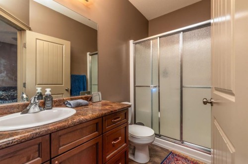 1902 56 Avenue, Lloydminster, AB - Indoor Photo Showing Bathroom
