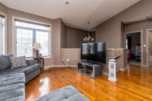 1902 56 Avenue, Lloydminster, AB - Indoor Photo Showing Living Room