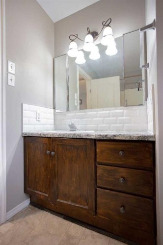 518 3 Street, Wainwright, AB - Indoor Photo Showing Bathroom
