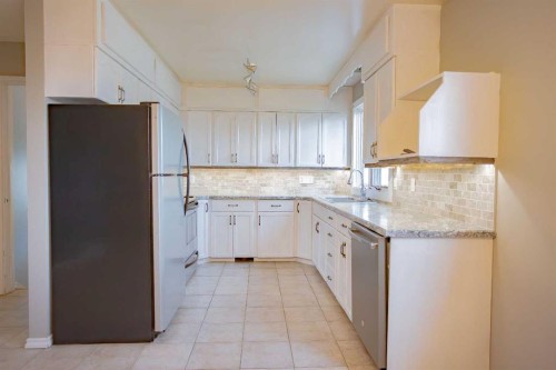 518 3 Street, Wainwright, AB - Indoor Photo Showing Kitchen
