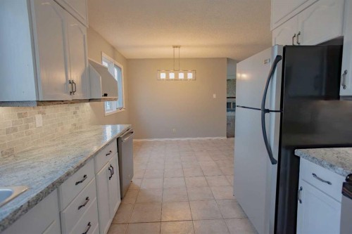 518 3 Street, Wainwright, AB - Indoor Photo Showing Kitchen