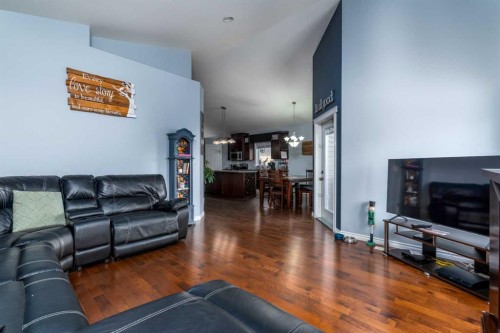 4201 74 Avenue, Lloydminster, AB - Indoor Photo Showing Living Room