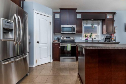 4201 74 Avenue, Lloydminster, AB - Indoor Photo Showing Kitchen