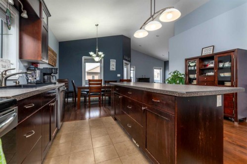 4201 74 Avenue, Lloydminster, AB - Indoor Photo Showing Kitchen